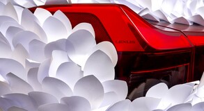 UMELCI PREMENILI LEXUS UX NA KVETINOVÚ ZÁHRADU